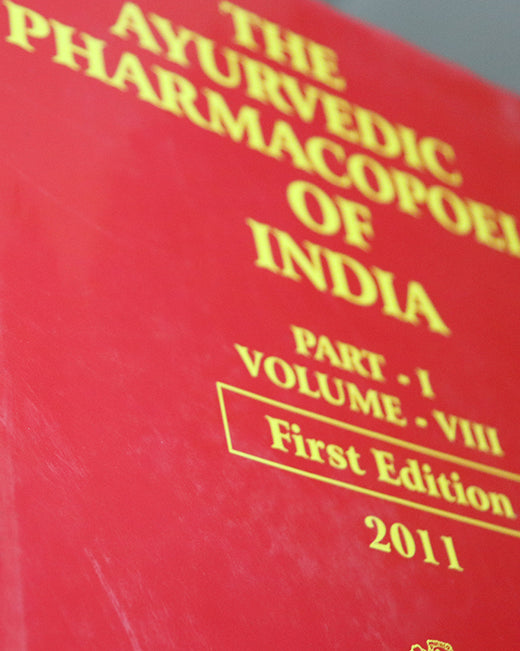 Bild vom Khadi Ayurveda Buch über natürliche Pflege Bild vom Khadi Ayurveda Buch über natürliche Pflege