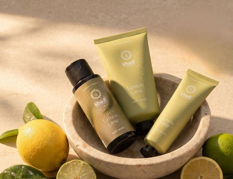 Kreative Szene mit Ayurveda Everyday Lemon Lime Bodywash – erfrischendes Dufterlebnis für Energie und Inspiration.