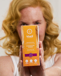Bild von Sonnenblond Haaren, Model mit Pflanzenhaarfarbe und Verpackung